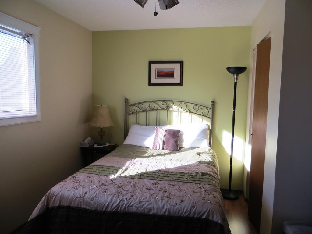 Wild Rose Bed & Breakfast Saskatoon Exteriör bild