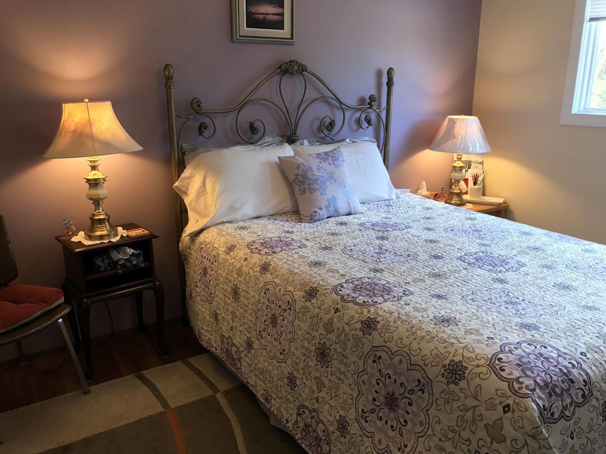 Wild Rose Bed & Breakfast Saskatoon Exteriör bild